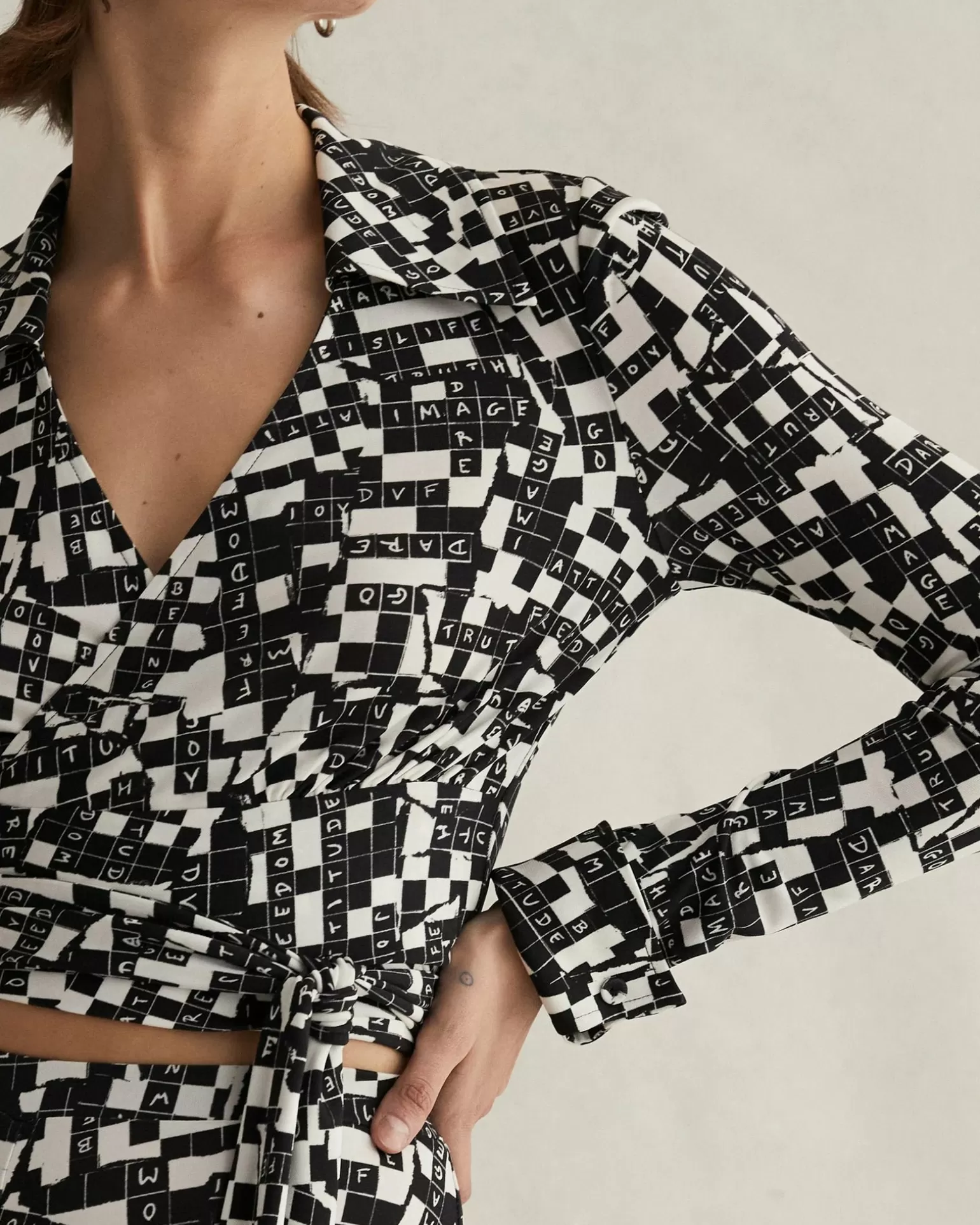 Bobbie Wrap Top In Tiny Dvf 50Th Crossword Black^Diane von Furstenberg Discount